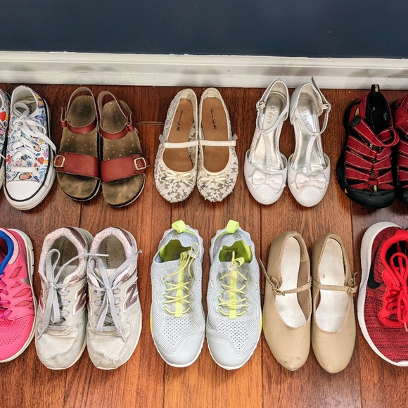 GENTLY USED CHILDREN'S SHOES - Picture 1 of 5